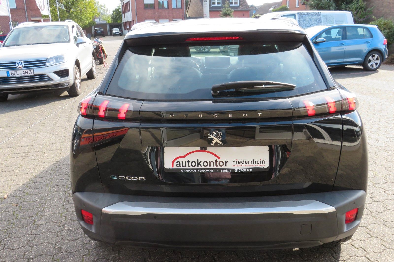 Fahrzeugabbildung Peugeot 2008 e- ALLURE NAVI APP LED SITZH. KAMERA PDC