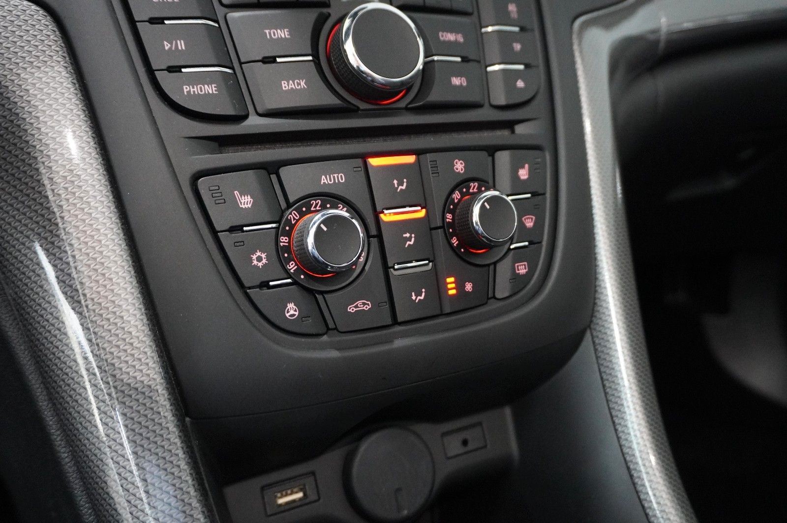 Fahrzeugabbildung Opel Cascada 1.4T EDITION SPORT/SHZ/TEMP/USB/BI-COLOR