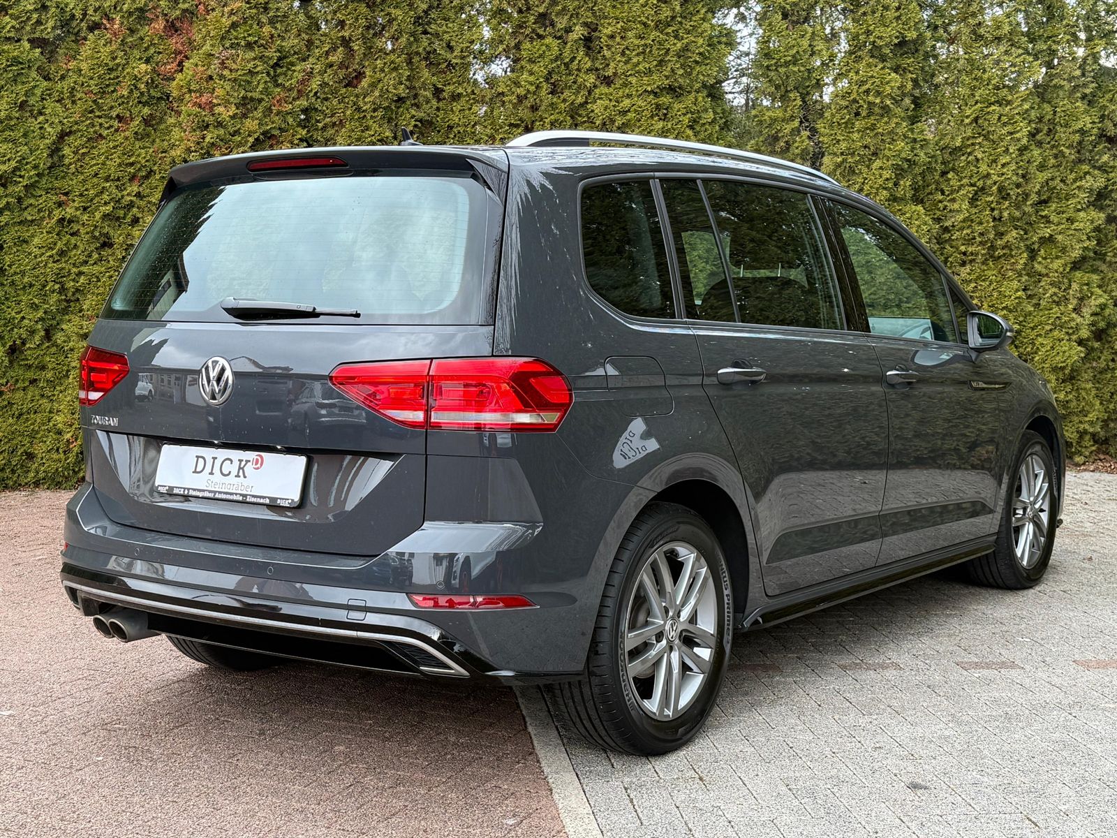 Fahrzeugabbildung Volkswagen Touran 2.0 TDI DSG R-Line LED+NAV+ACC+CARPLAY+