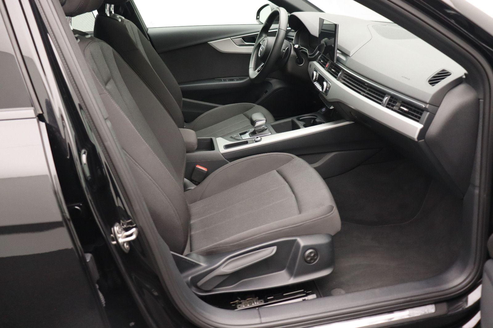 Fahrzeugabbildung Audi A4 Lim. 40 TDI advanced Kamera Optik Paket18"