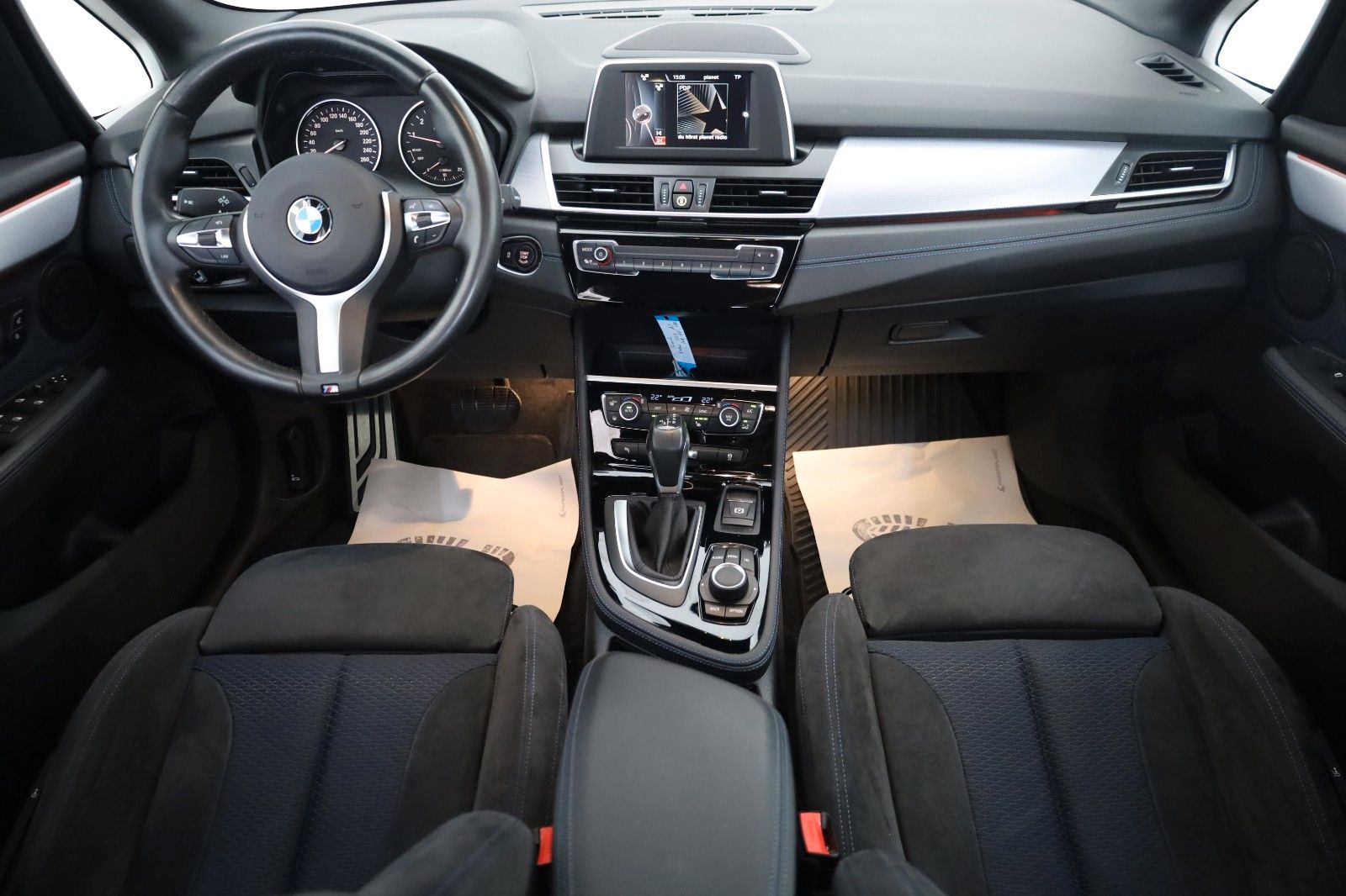 Fahrzeugabbildung BMW 220iA Active Tourer M Sport Alcantara,LED,SH,PDC