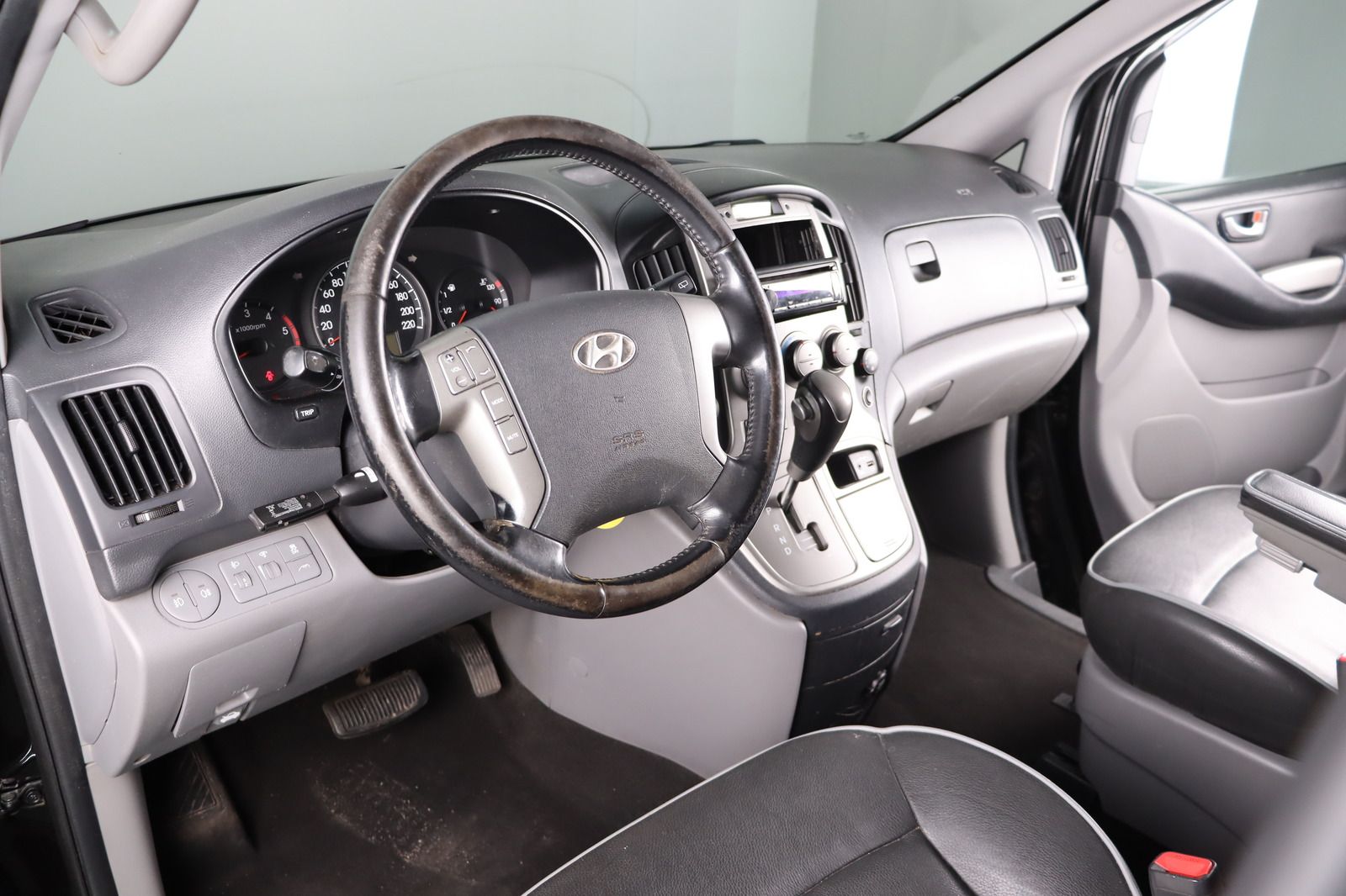 Fahrzeugabbildung Hyundai H-1 * Standhzg. * Leder 8 Sitze * Travel