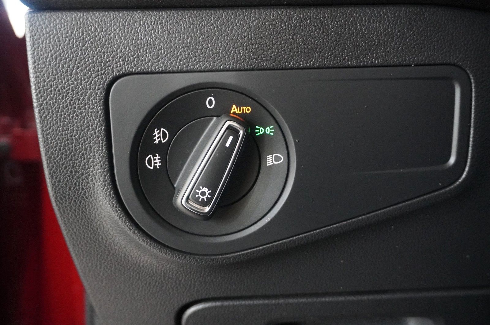 Fahrzeugabbildung Volkswagen Tiguan Allspace 2.0D 4M R-LINE 7-SITZER NAVI/AHK