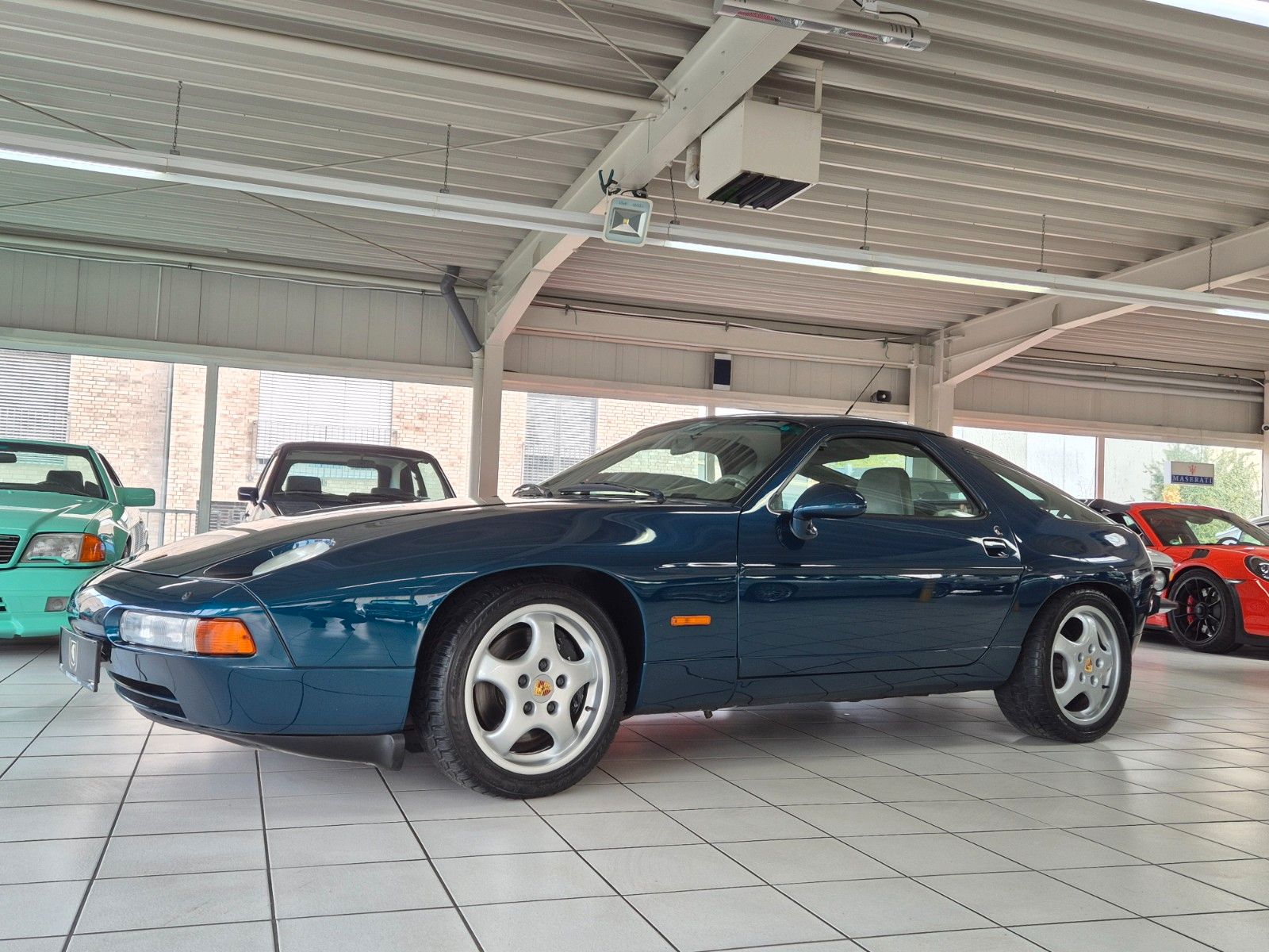 Fahrzeugabbildung Porsche 928 GTS/Deutsch/Kpl. Historie/SD/Blau mit grau