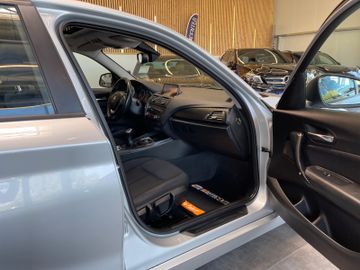 BMW 118  1 Lim. 5-trg. 118 i *NAVI*PDC*SZHZ*TEMPOMAT