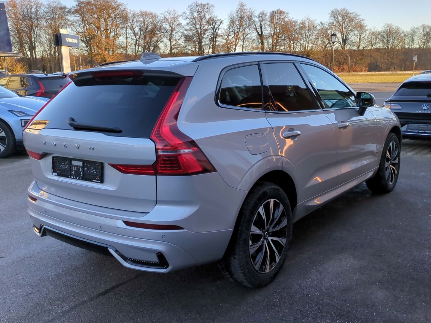 Volvo XC60 B4 AWD Plus Dark Leder Navi HarmanKardon Me foto 4