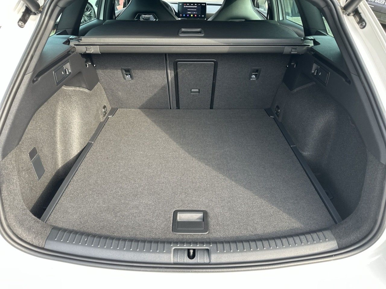 Fahrzeugabbildung CUPRA Leon Sportstourer VZ 2.0 TSI 4Drive - mit KI generiert/bearbeitet