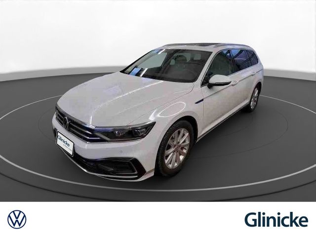 Volkswagen Passat Variant 1.4 eTSI DSG R-Line Navi AHK Pano