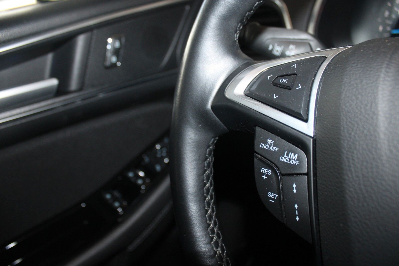 Fahrzeugabbildung Ford S-Max Titanium Aut. LED ACC 2xCAM WinterPak. uvm