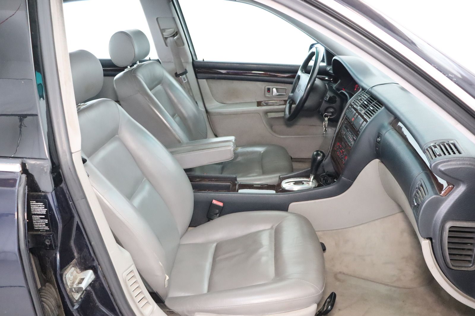 Fahrzeugabbildung Audi A8 2.8 *HU/AU 12.26 * Sizhzg. * Leder  * AHK