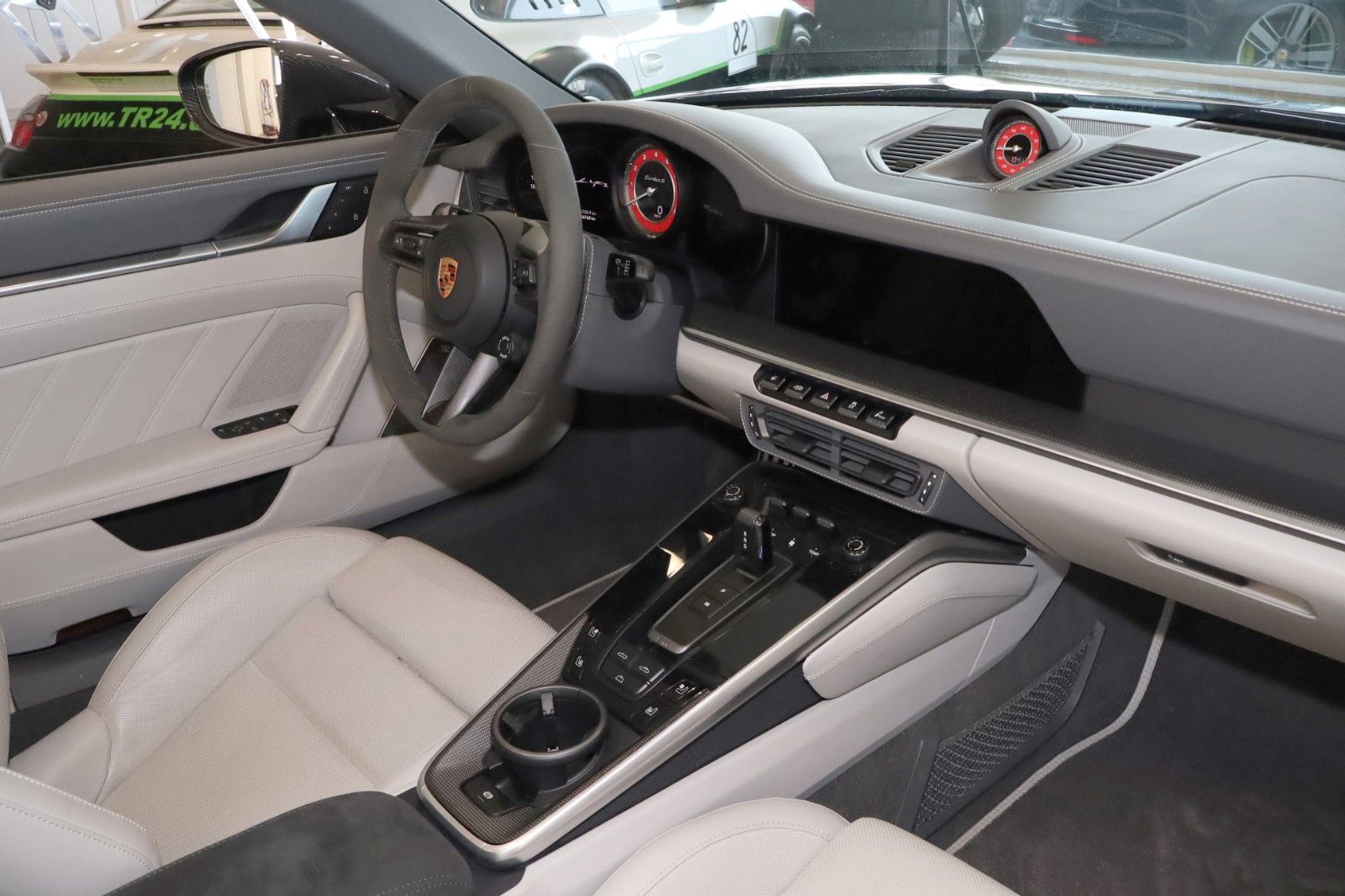 Fahrzeugabbildung Porsche 911 992 Turbo S Cabrio LIFT, SportDesign, Carbon