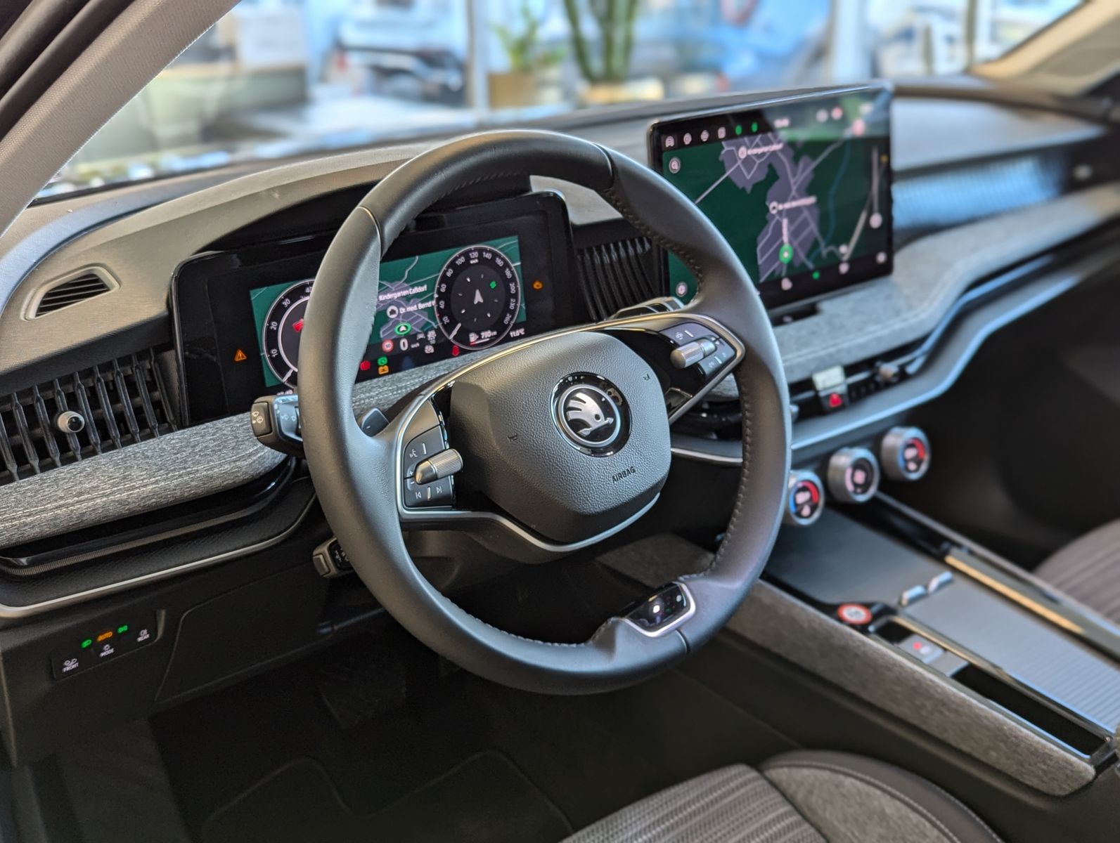 Fahrzeugabbildung SKODA Superb 2.0 TDI 4x4 Selection Matrix AHK 5J Garan