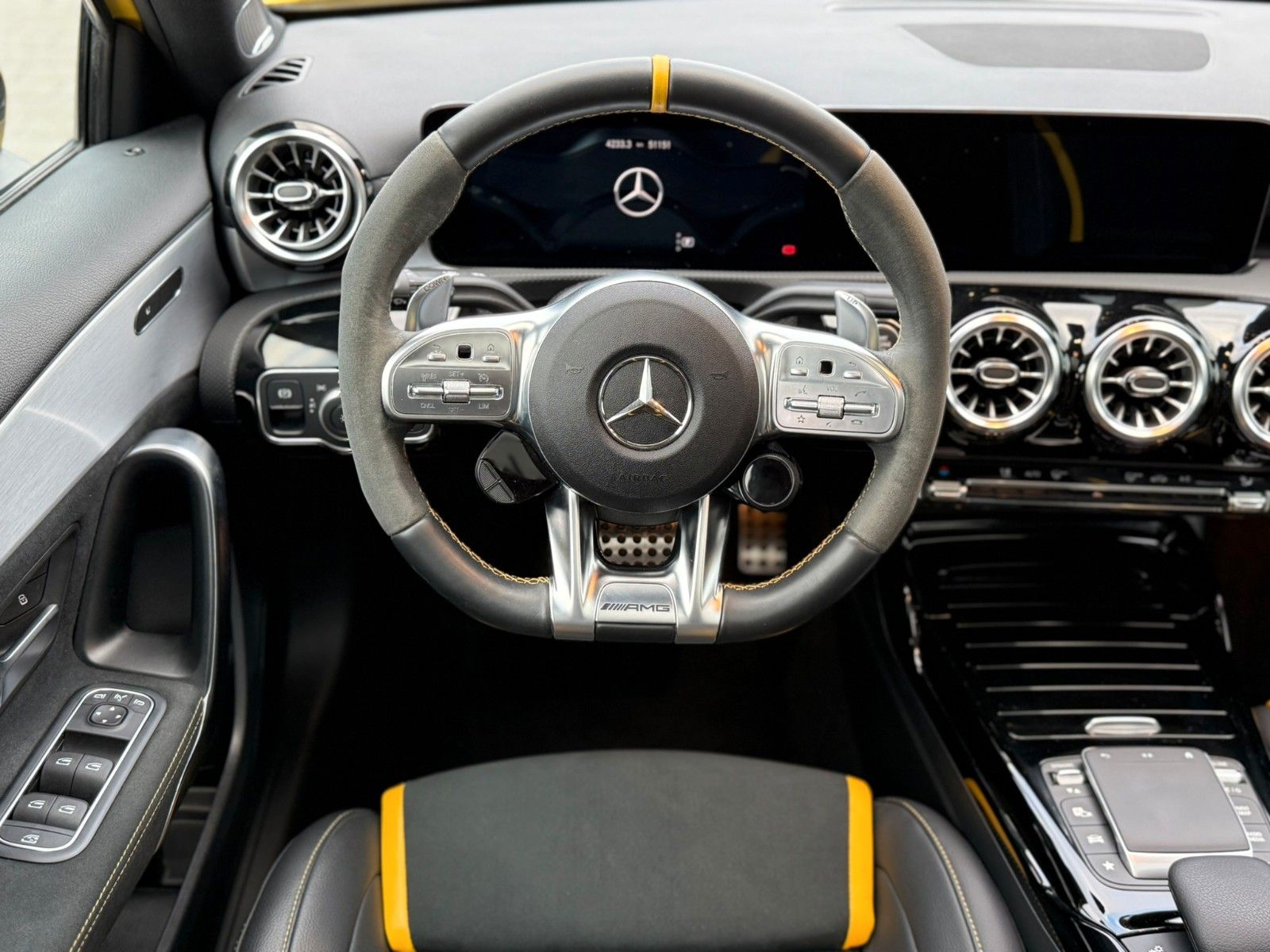 Fahrzeugabbildung Mercedes-Benz A 45 AMG Sonderausstattung: AMG Performance Sit