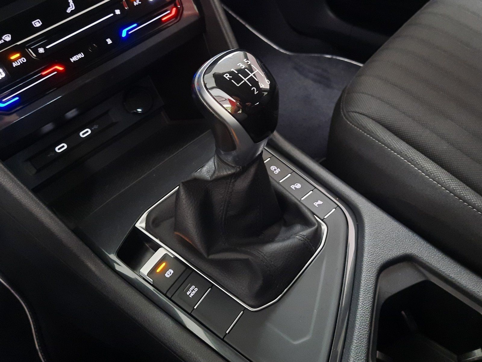 Fahrzeugabbildung Volkswagen Tiguan Allspace Life TDI *Standhzg*Navi*Cam*LED*