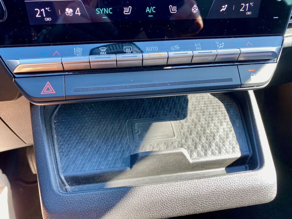 Fahrzeugabbildung Renault Megane E-TECH EV40 AAC SHZ CARPLAY LED KAMERA