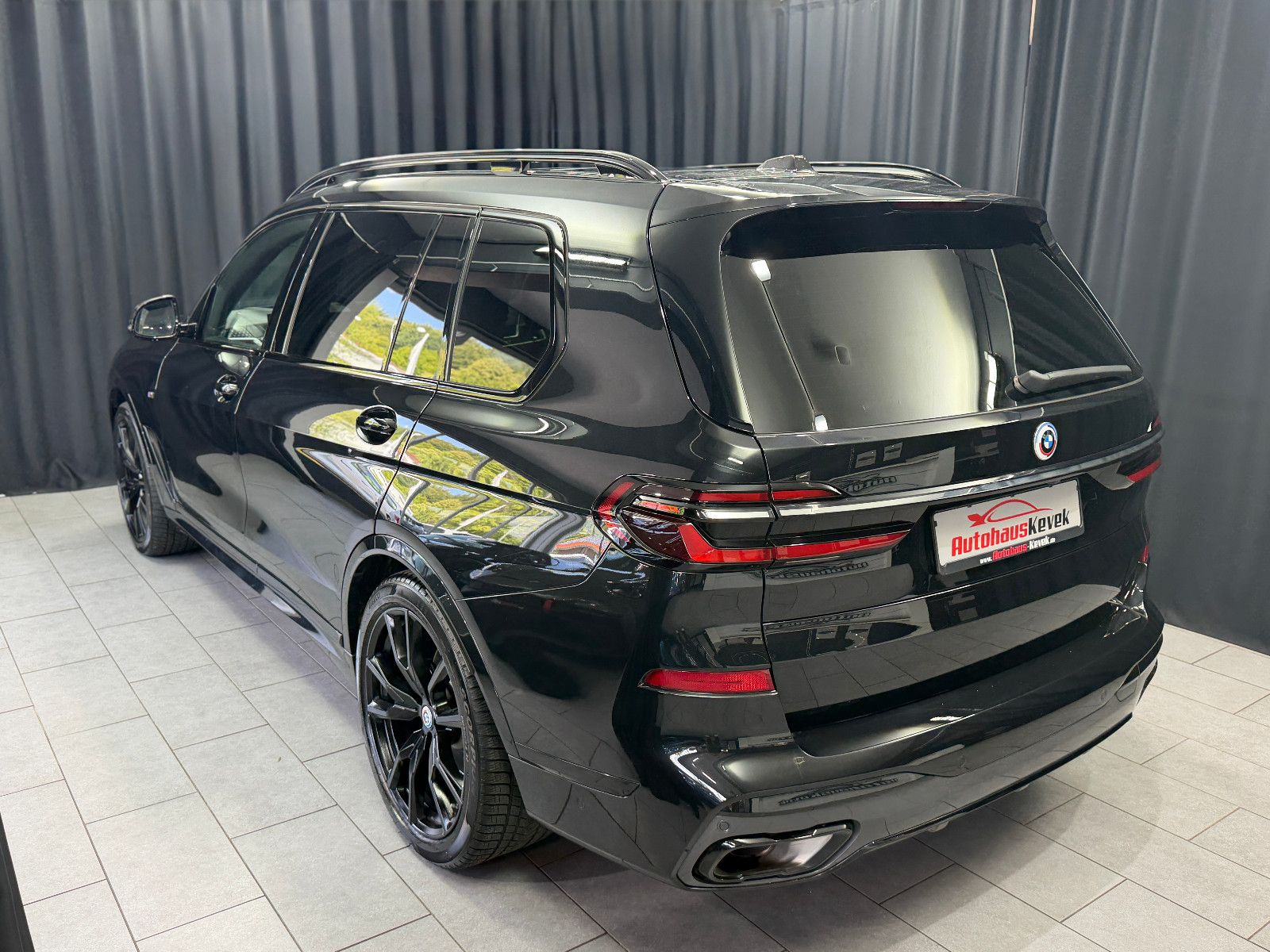 Fahrzeugabbildung BMW X7 xDrive 40 d M Sport PRO|SKY-LOUNGE|7-SITZE|