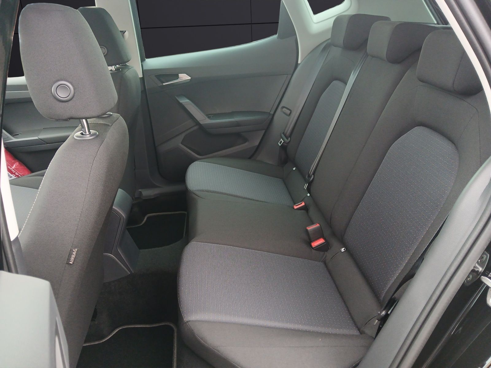 Fahrzeugabbildung SEAT Arona 1.0 TSI DSG Road Edition LED Winter-P.