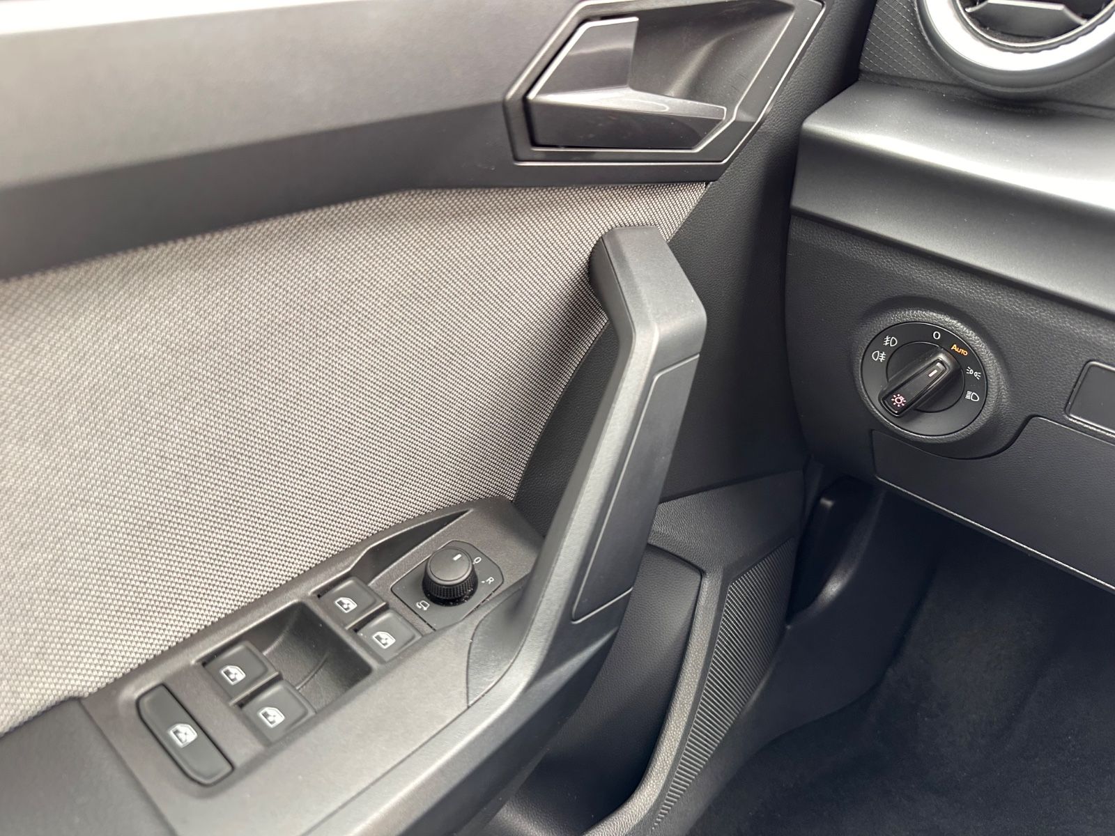 Fahrzeugabbildung SEAT Arona 1.5 TSI FR Black Edition DSG ACC/LED/Kamer