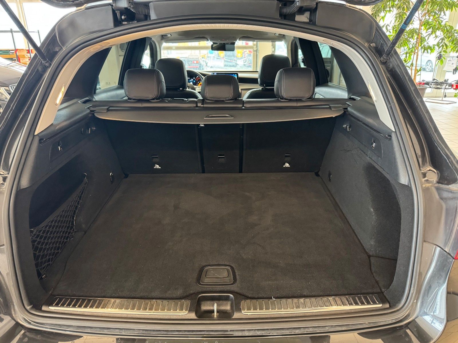 Fahrzeugabbildung Mercedes-Benz GLC 220d 4M+AMG+Pano+Distr+Night+RKamera