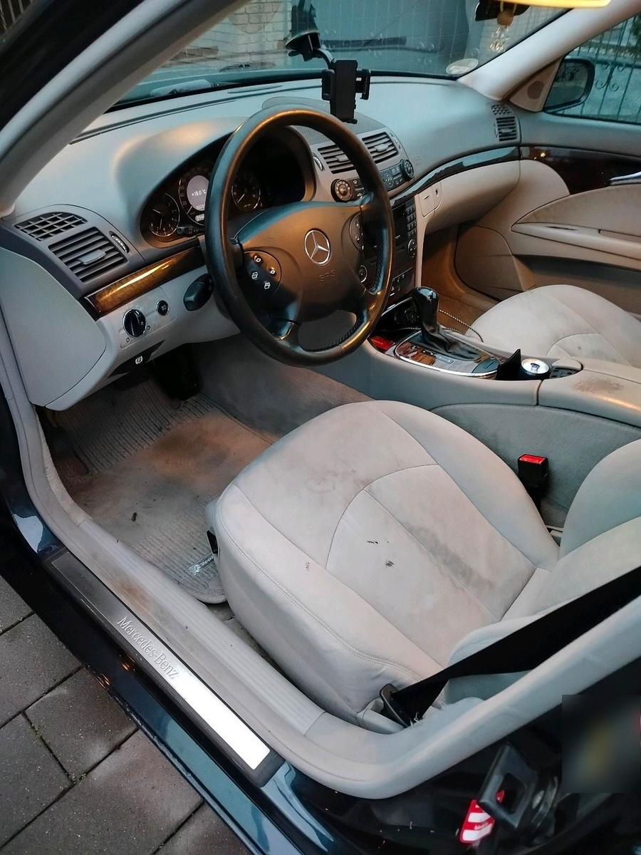 Mercedes-Benz E240 2005 — photo 10