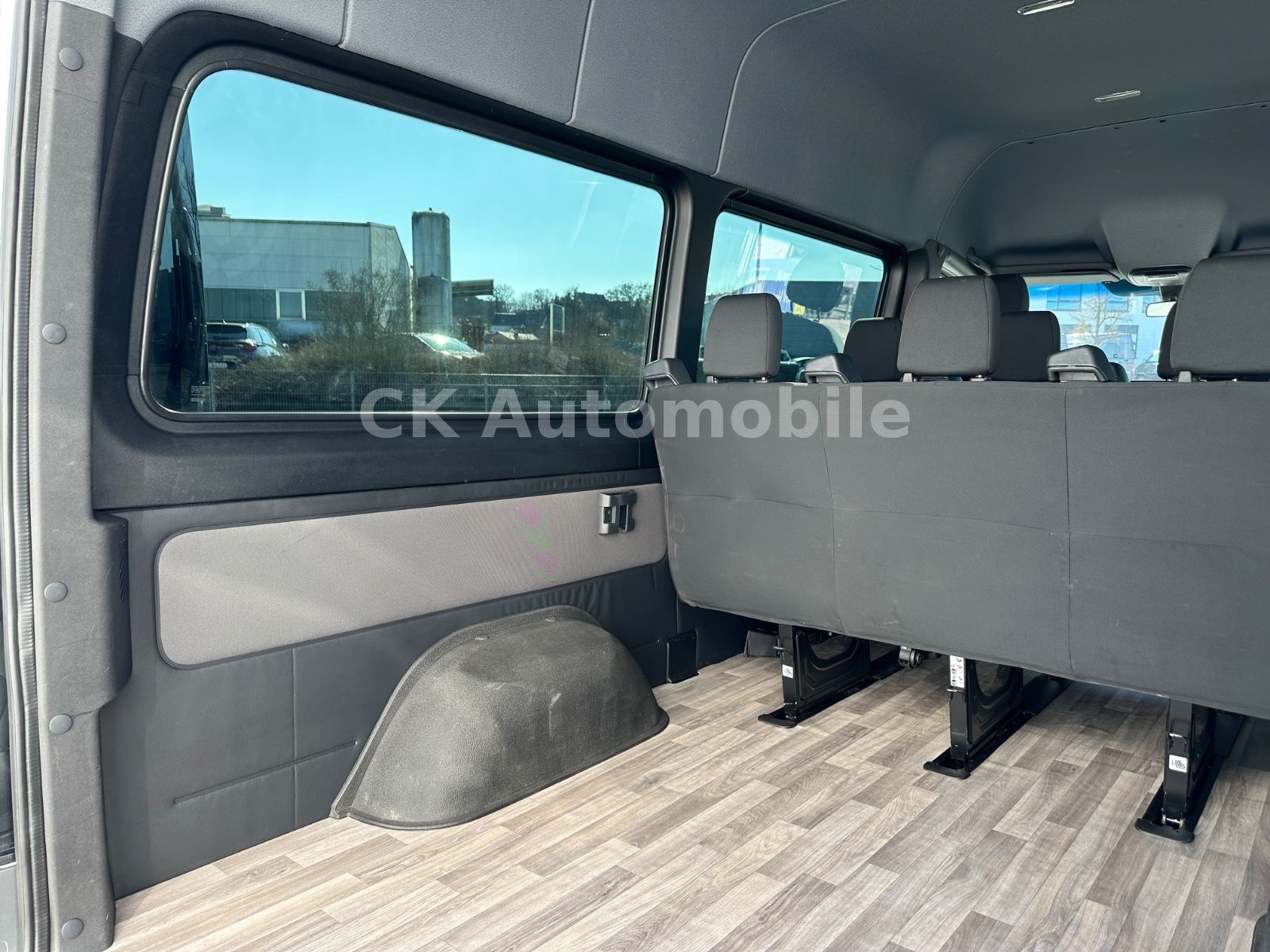 Fahrzeugabbildung Mercedes-Benz Sprinter 319 Kombi 4x4/8 Sitze/Klima/Navi/Kamera