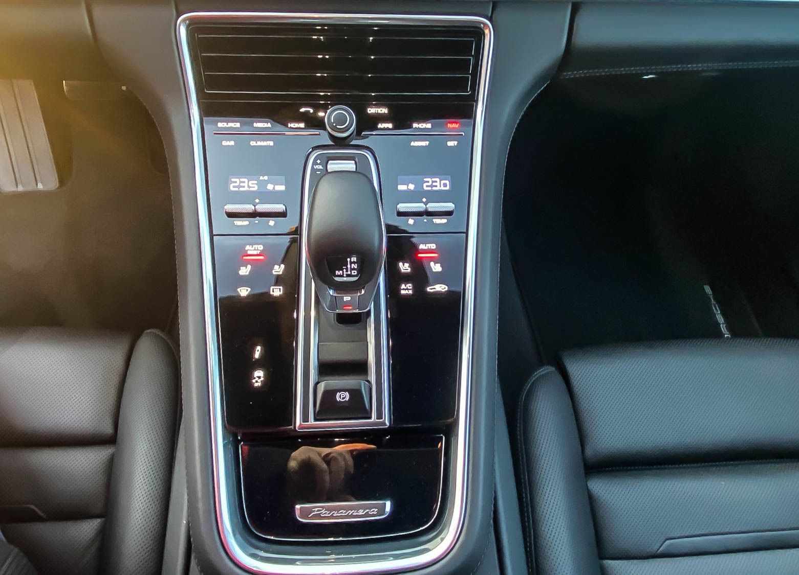 Fahrzeugabbildung Porsche Panamera SportTurismo GTS 4.0 NIGHT VISION ANHZV