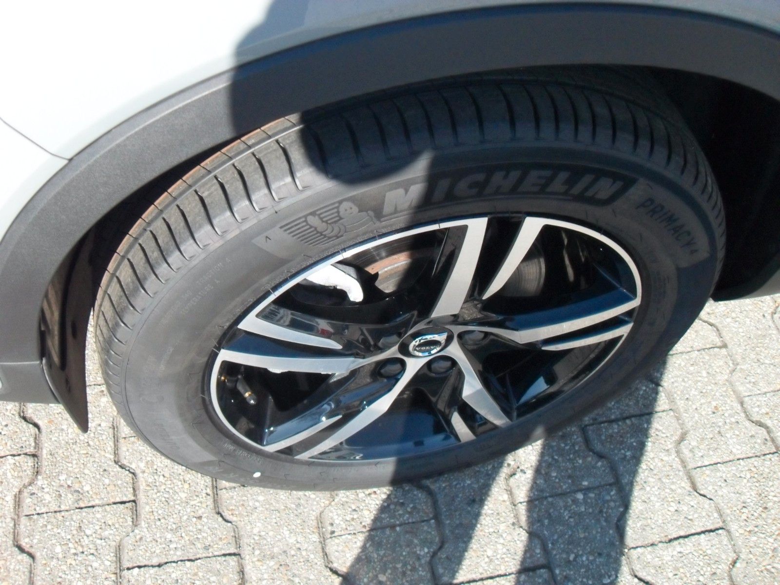 Fahrzeugabbildung Volvo XC 40 B3 Plus Dark | Standheizung | 360°