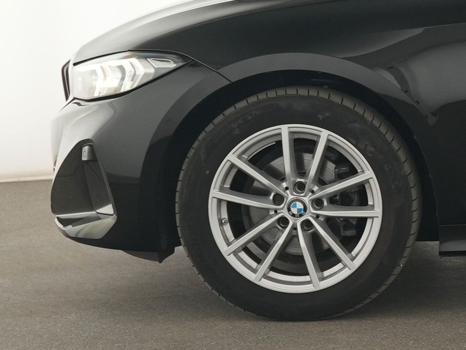 BMW 318i Touring LED|Kamera|HuD|Park-Assist|SHZ|Temp foto 13