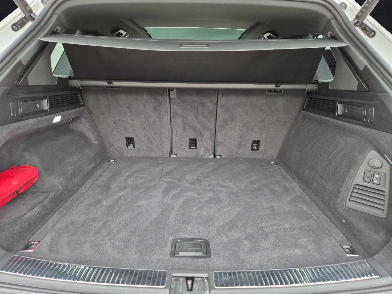 Fahrzeugabbildung Volkswagen Touareg TDI R-Line 4M Matrix Luft Navi Pano Lede