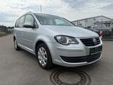 Volkswagen Touran Freestyle 7-Sitzer - Volkswagen Touran aus 2009: Freestyle