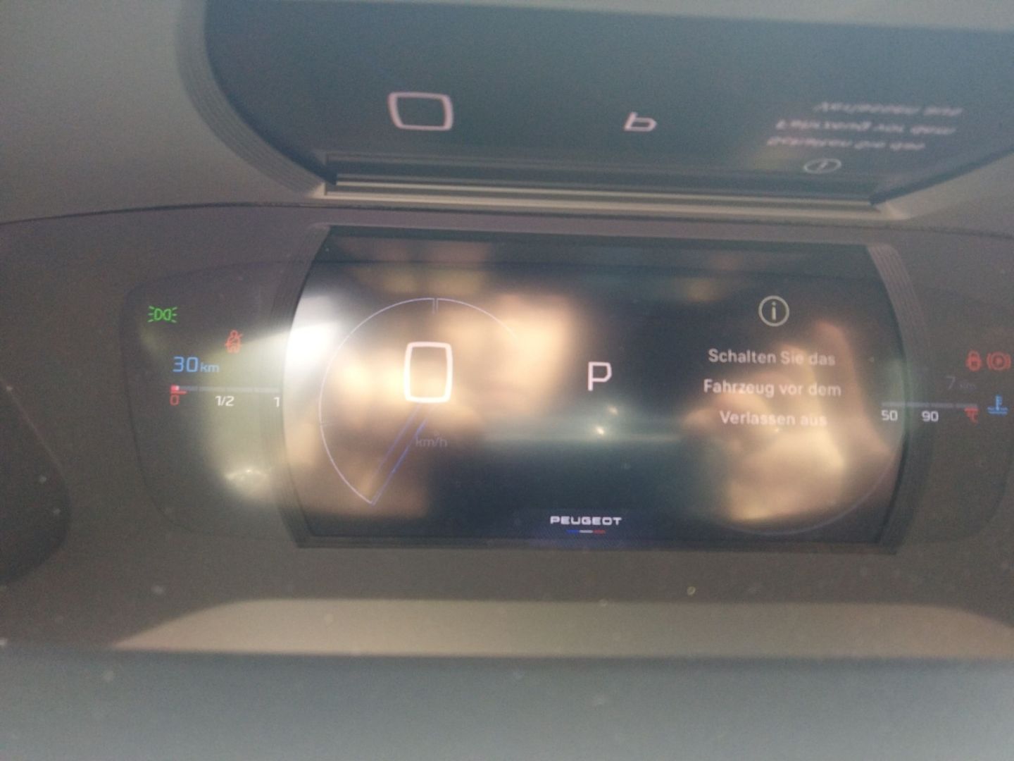 Fahrzeugabbildung Peugeot 2008 GT HYBRID 145 e-DSC6 El. Panodach Navi ACC