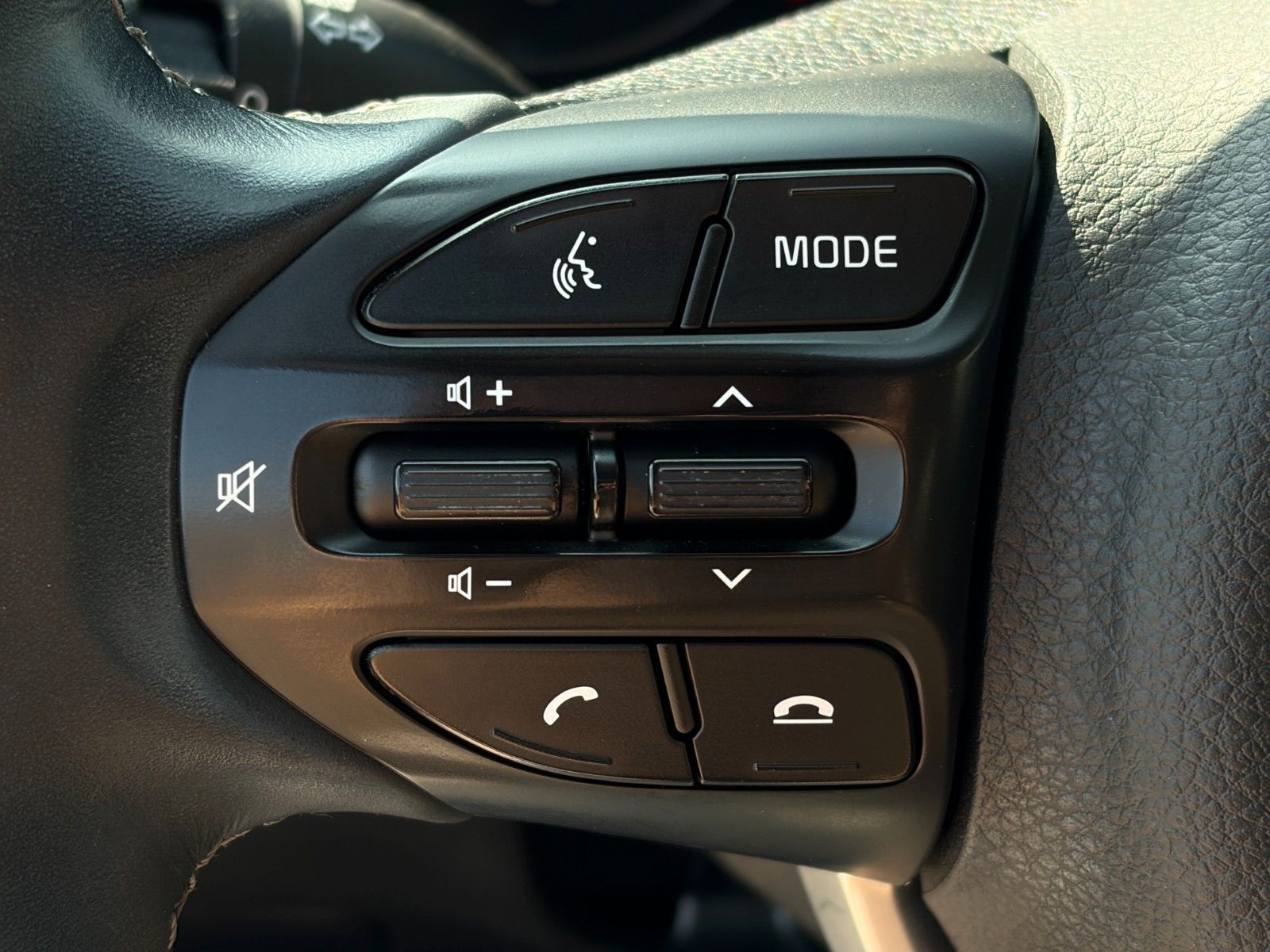 Fahrzeugabbildung Kia Stonic 1.2 Vision Temp. PDC LHZ SHZ LKA CarPlay