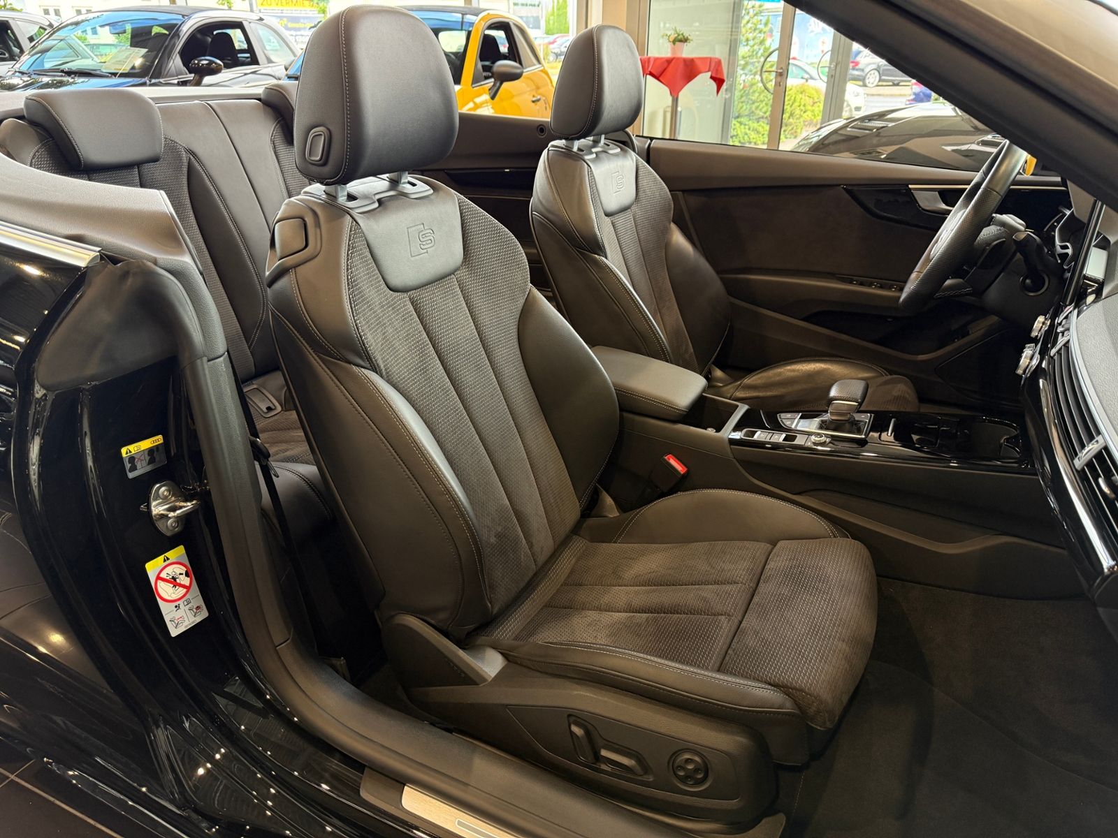 Fahrzeugabbildung Audi A5 Cabriolet 40 TFSI S line RFK LED NAVI