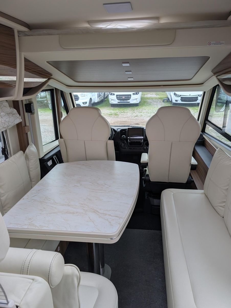 Fahrzeugabbildung Eura Mobil Integra I 890QB Lederpolster + Luminary Plus