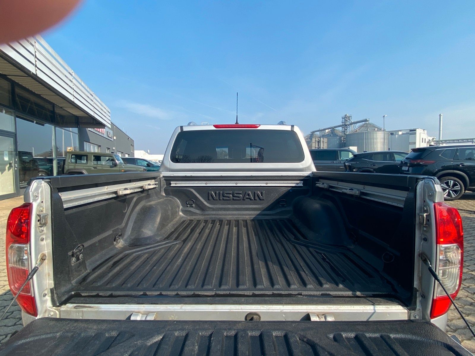 Fahrzeugabbildung Nissan Navara Tekna 4x4 DOKA+NAVI+SHZ+TÜV-NEU