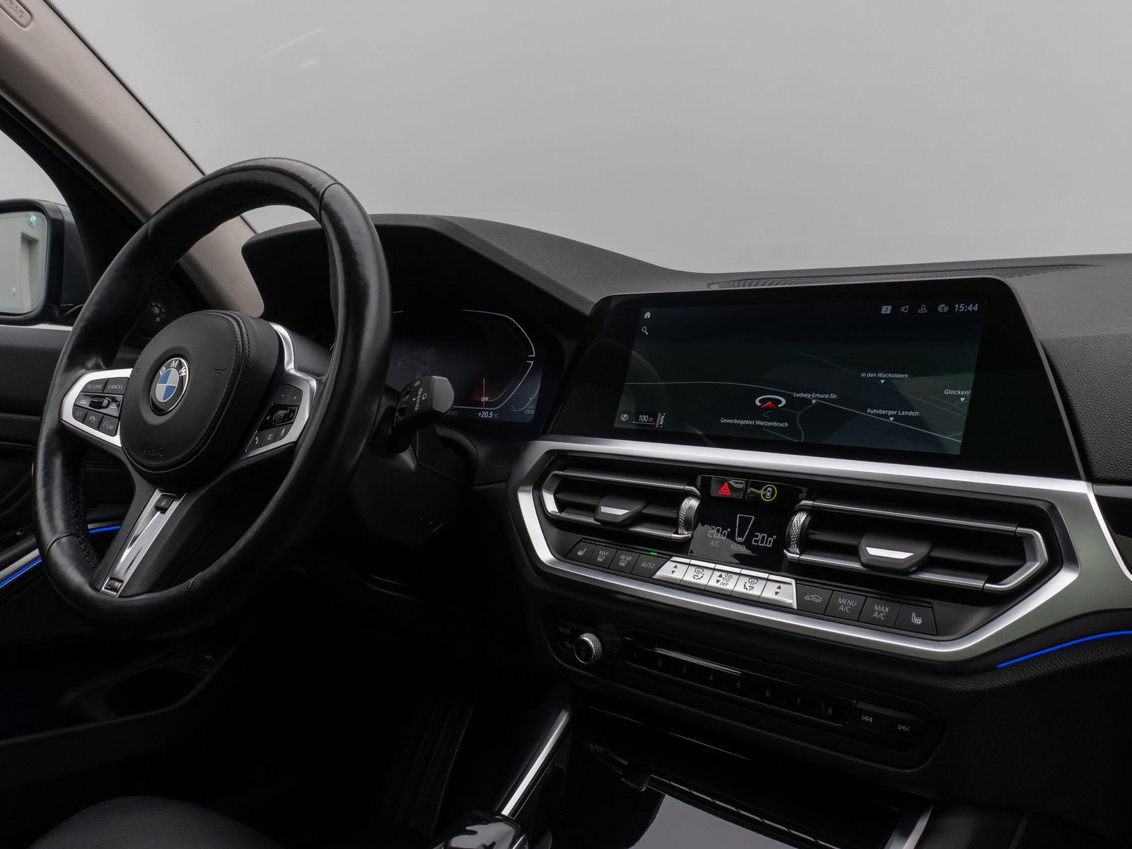 Fahrzeugabbildung BMW 320d xD  Sport Line Panorama DAB H/K Stop&Go AHK