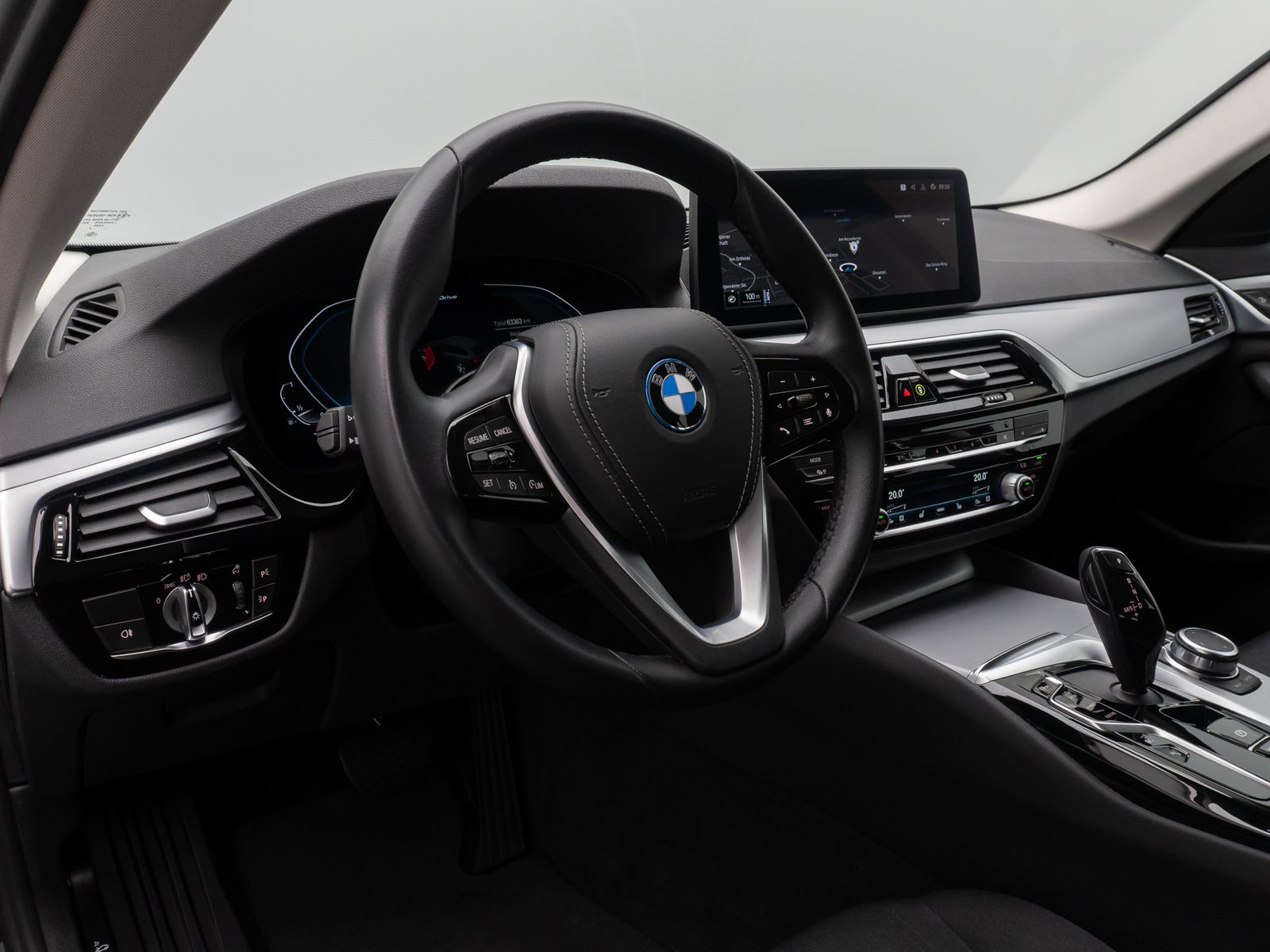 Fahrzeugabbildung BMW 520e GeschwindigReg DAB Kamera CockpitPro Alarm