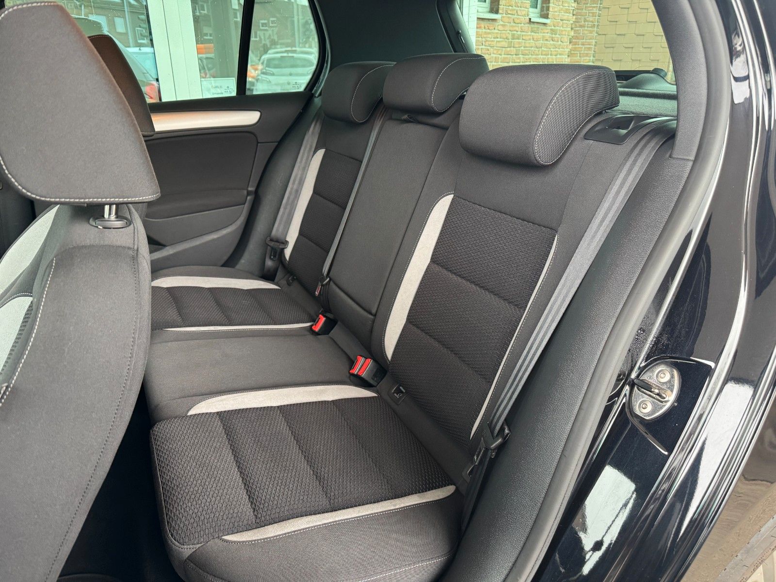 Fahrzeugabbildung Volkswagen Golf VI R-line DSG Klimaaut./PDC/Bluetooth