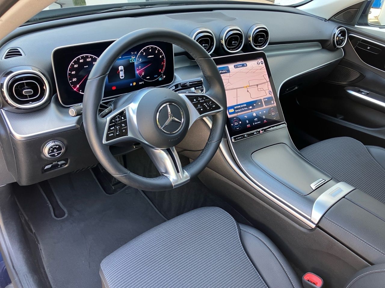 Fahrzeugabbildung Mercedes-Benz C 200 4M Avantgarde AHK+HA-Lenkung+DigLight+360°