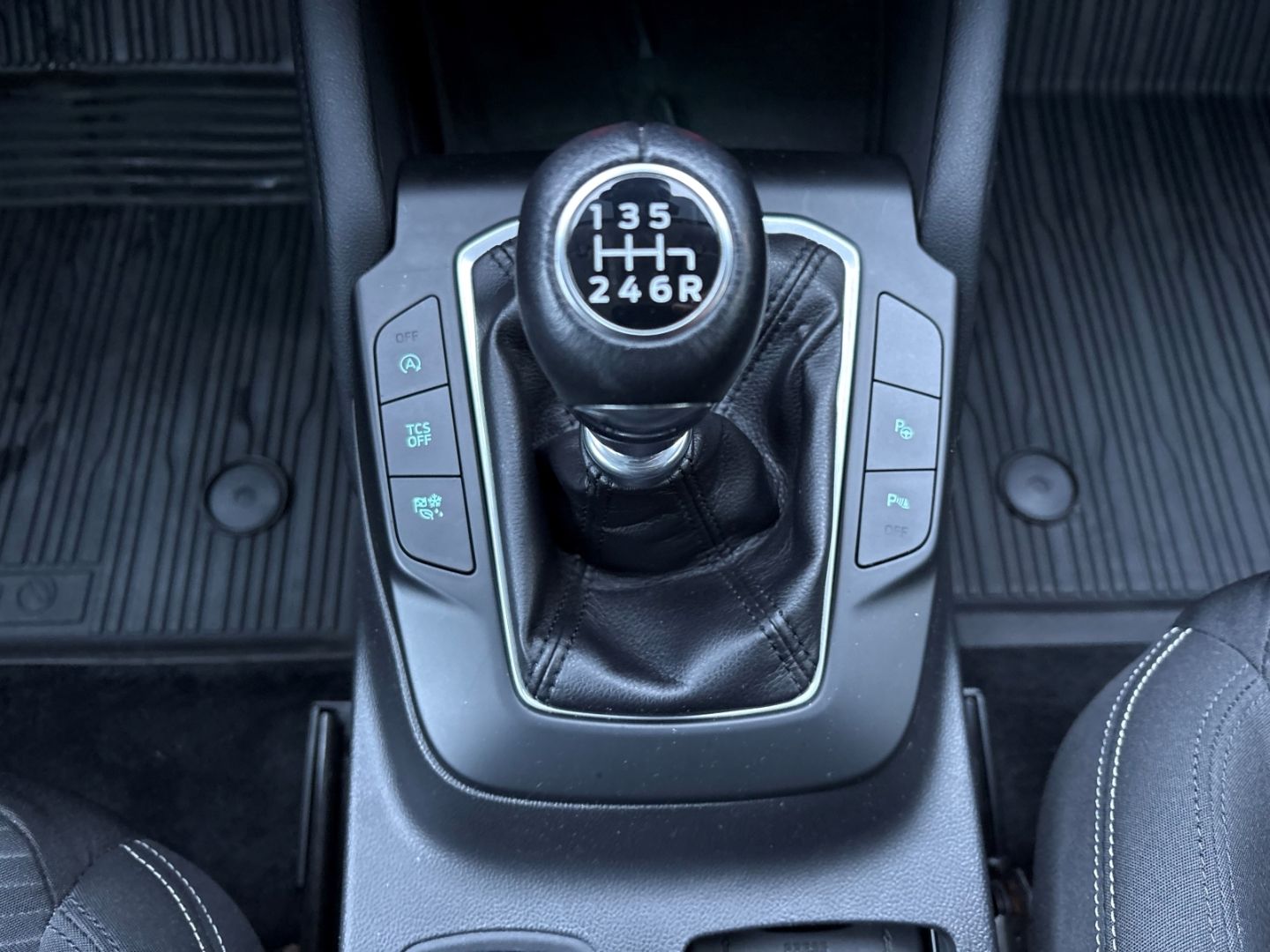 Fahrzeugabbildung Ford Focus Turnier Titanium VerkehrszeichenERK Kamera