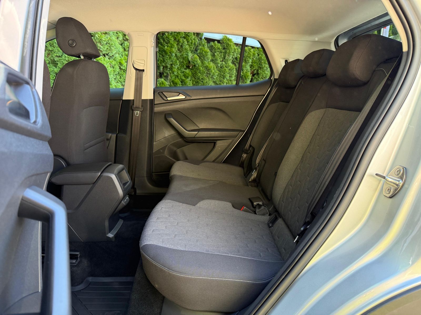 Fahrzeugabbildung Volkswagen T-Cross 1.0 TSI DSG Life LED+KAM+ACC+CARPL+SHZ+