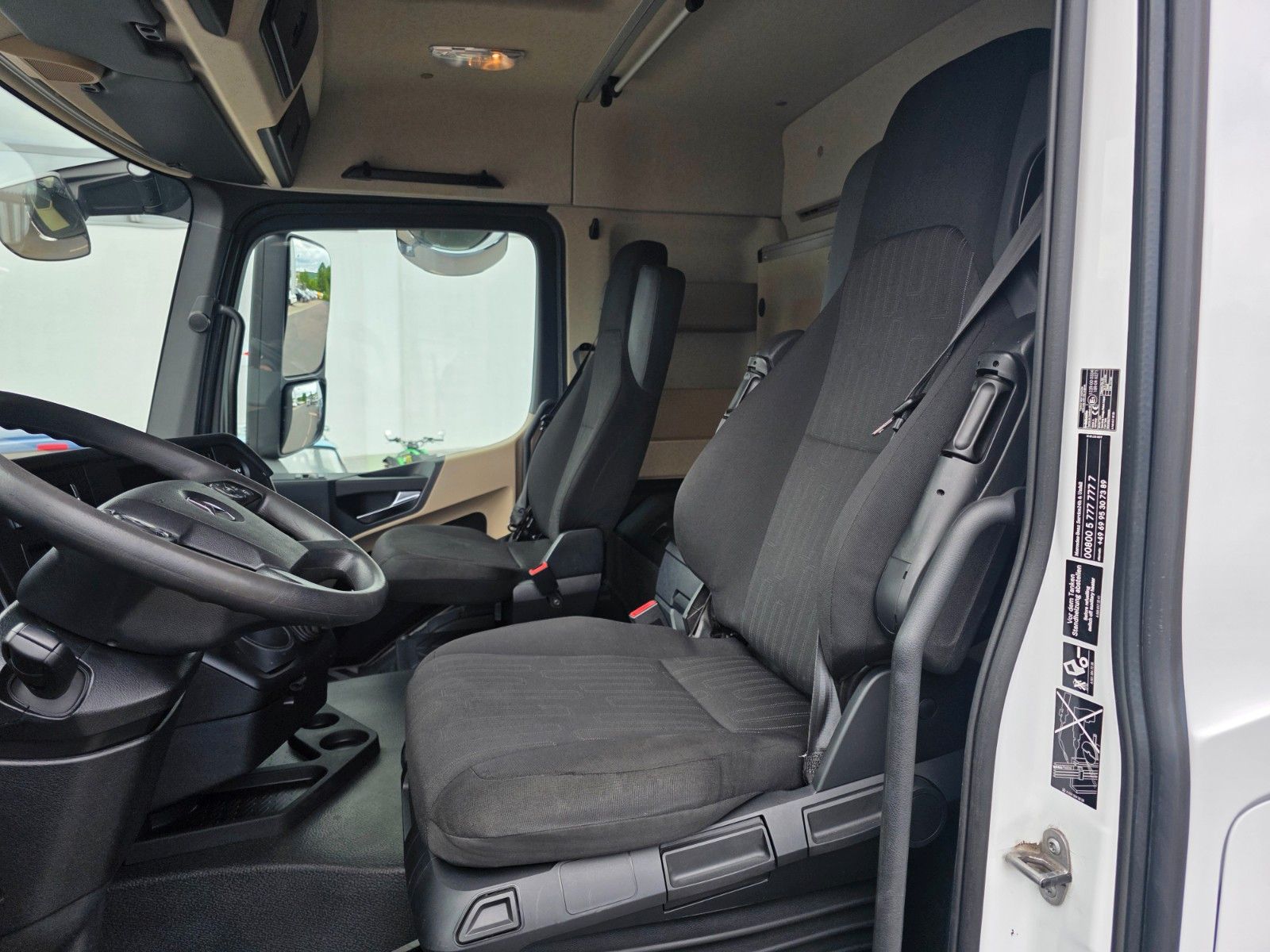 Fahrzeugabbildung Mercedes-Benz Actros 2542 L 6x2 BDF Retarder ADR