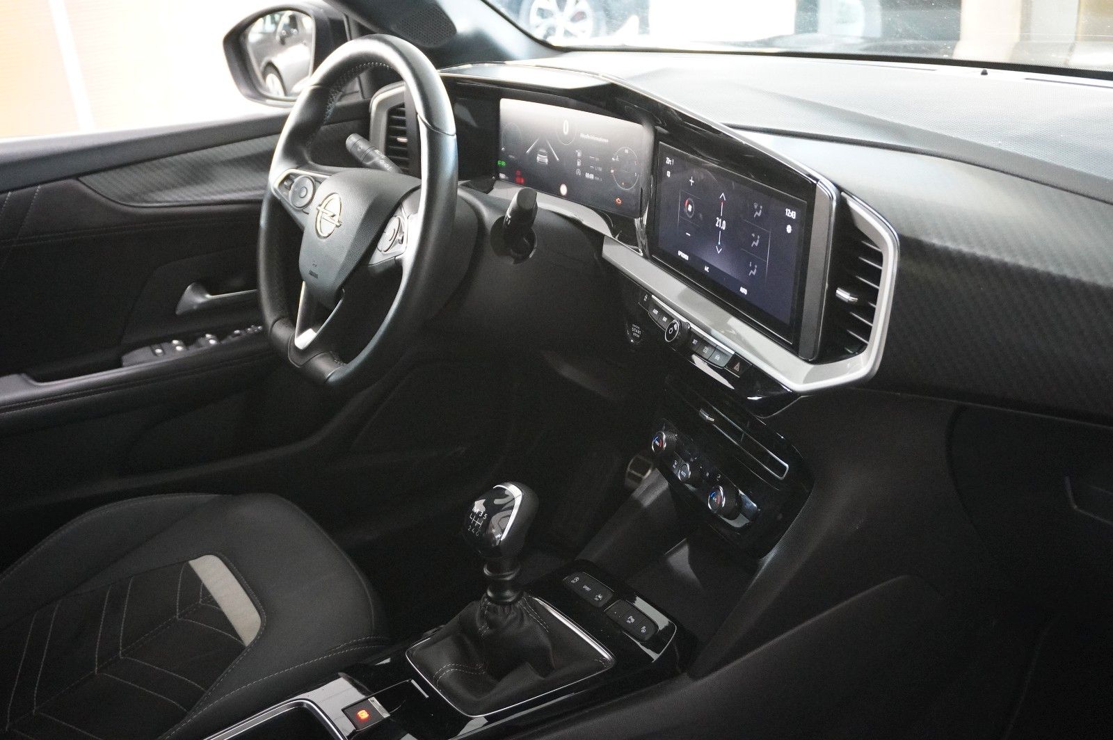Fahrzeugabbildung Opel Mokka 1.2T ULTIMATE NAVI/LED/KAMERA/SPORT/SH/DAB