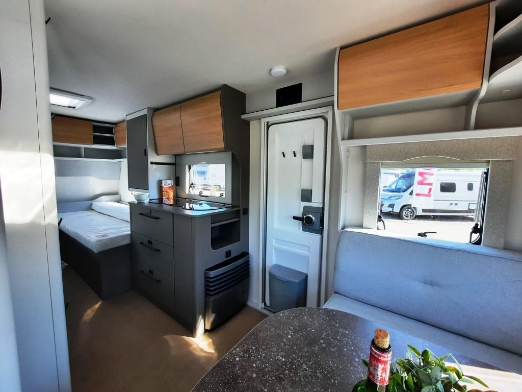 Fahrzeugabbildung Bürstner B66 490 TL Verfüg./Sparen Sie 3.630,- €