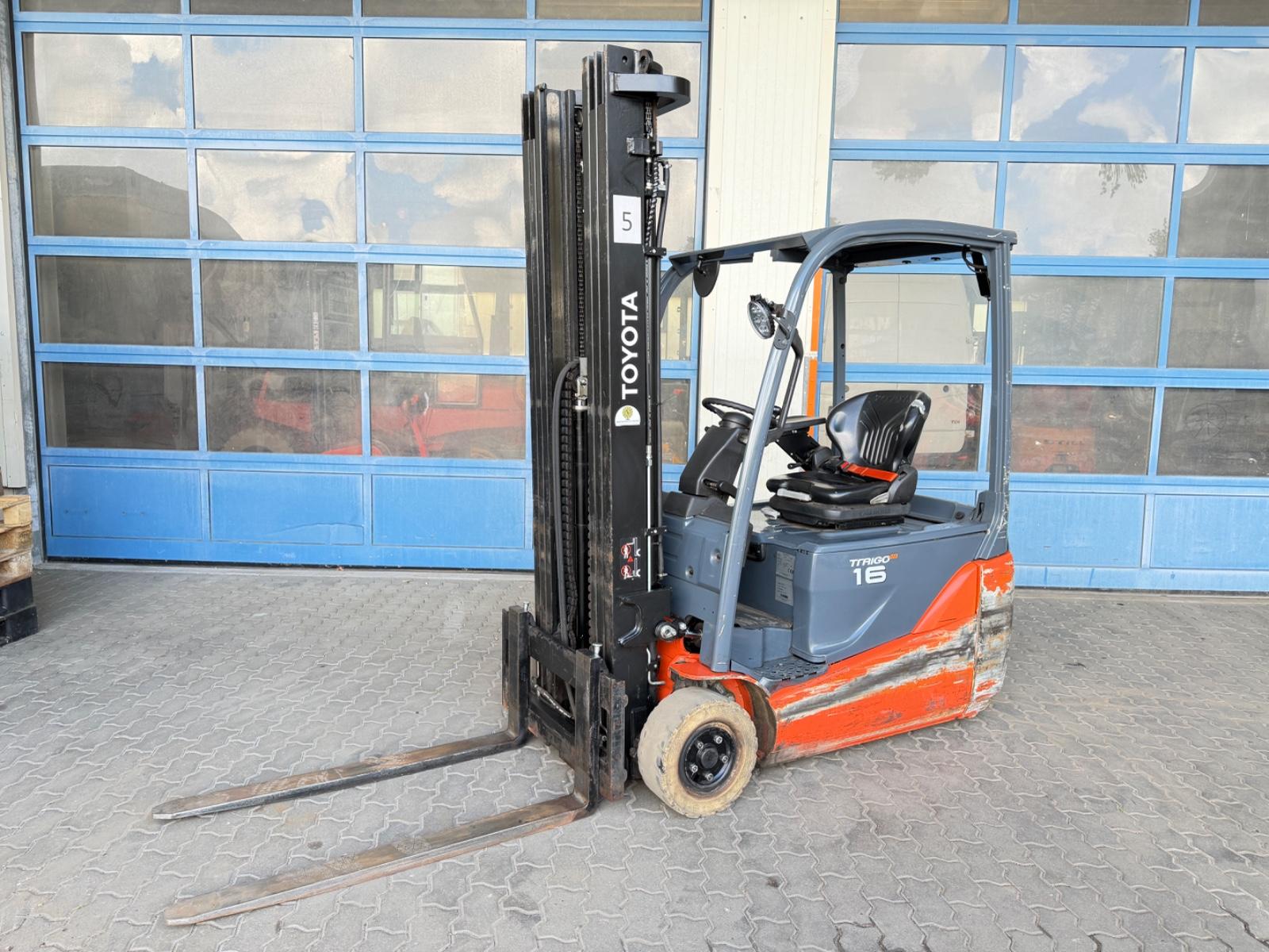Toyota 8FBE16T Triplex Elektro 3-Rad Gabelstapler