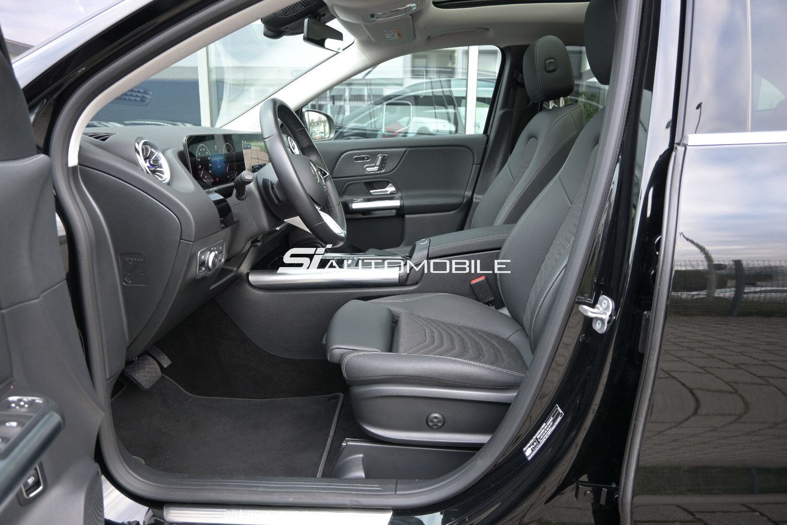 Fahrzeugabbildung Mercedes-Benz GLA 180 d DCT Progressive °ACC°PANO°MEMO°KEYLESS