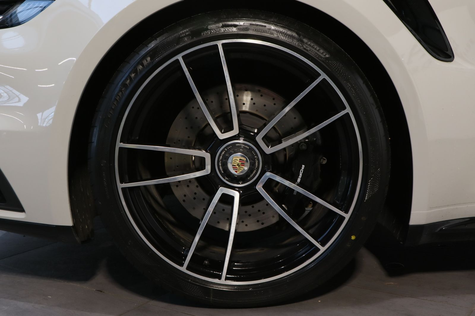 Fahrzeugabbildung Porsche 992 Turbo AERO-KIT+SPORTABGAS+SD+360GRAD+21ZOLL