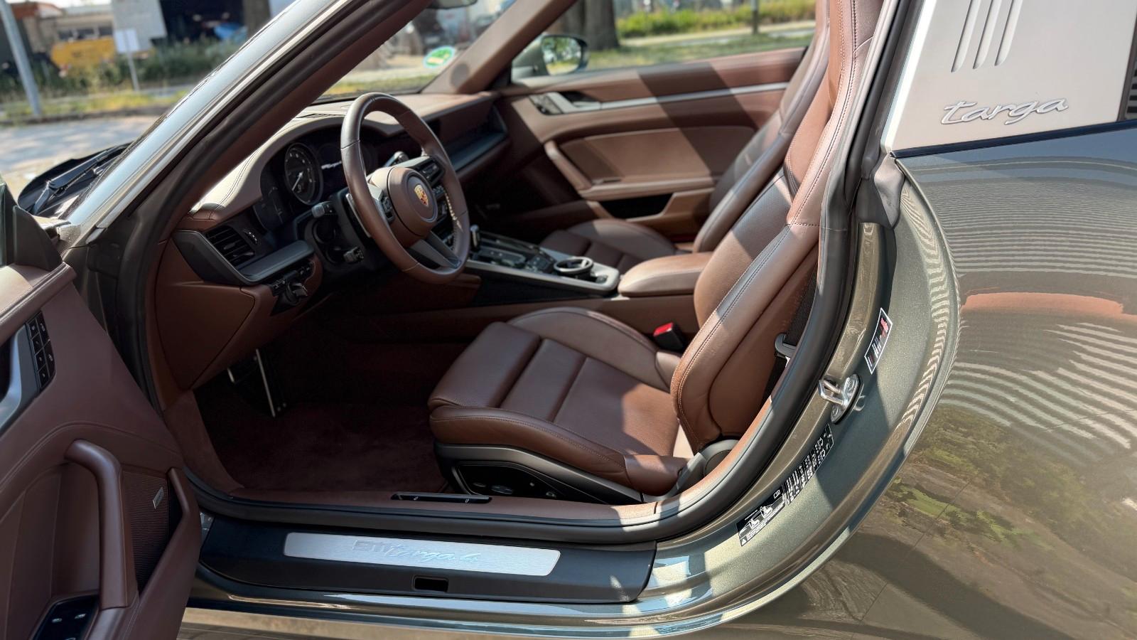 Porsche 992 Carrera 4 Targa Techart - Performance