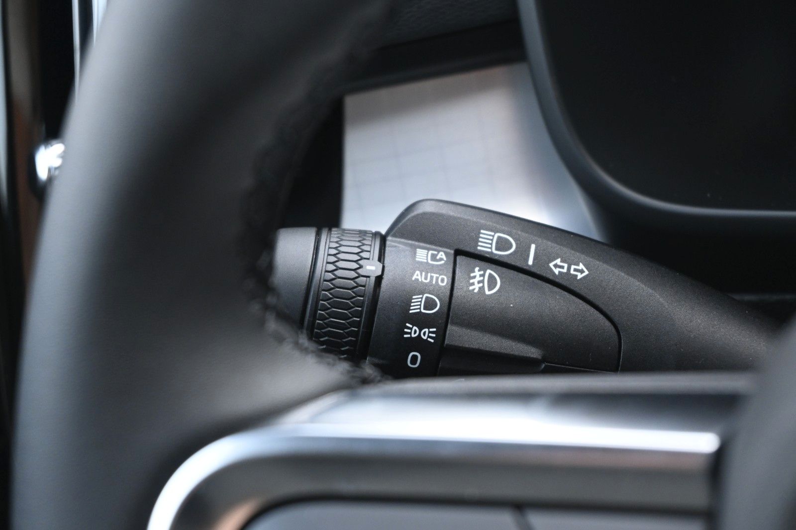 Fahrzeugabbildung Volvo XC40 B3 DSG Plus Black Edition*LED*ACC*360°*AHK*