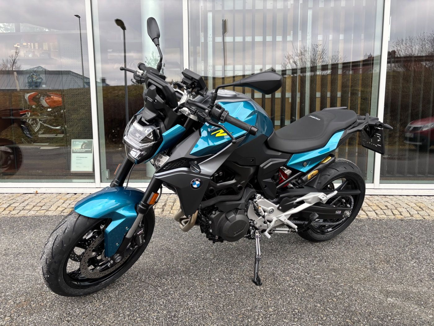 Fahrzeugabbildung BMW F 900 R 2 Pakete verfügbar ab 01.03.2025